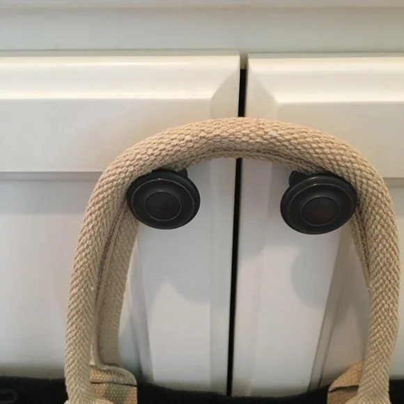 Stylish Black and Tan Satchel - Picture 4 of 8